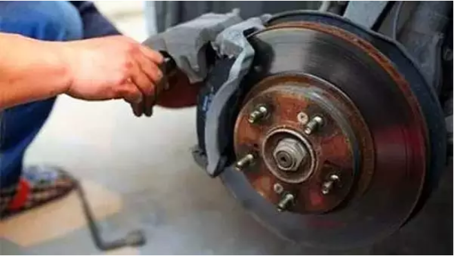 老司機(jī)來(lái)教你怎樣判斷“剎車片”該不該換？