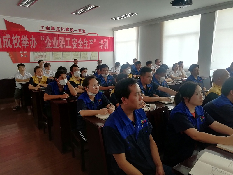 華龍公司開展企業(yè)員工安全生產(chǎn)知識培訓(xùn)
