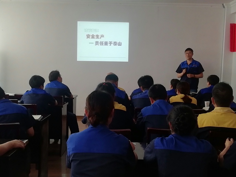 華龍公司開展企業(yè)員工安全生產(chǎn)知識培訓(xùn)