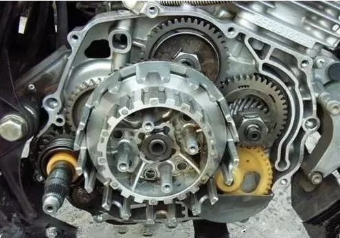 新摩托車經(jīng)常半離合多久換摩擦片？(下)