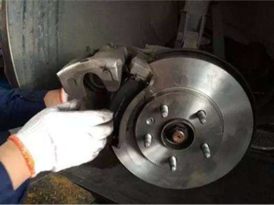剎車片我們應該多久更換一次呢？
